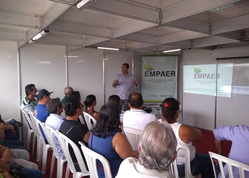 13_08_19-empaer-capacita-agricultores-durante-feira-da-agricultura-familiar-em-caapora-1.jpg