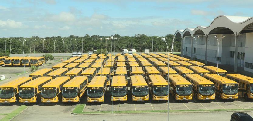 Governo entrega mais de 130 ônibus escolares para municípios e garante segurança e conforto no transporte de estudantes