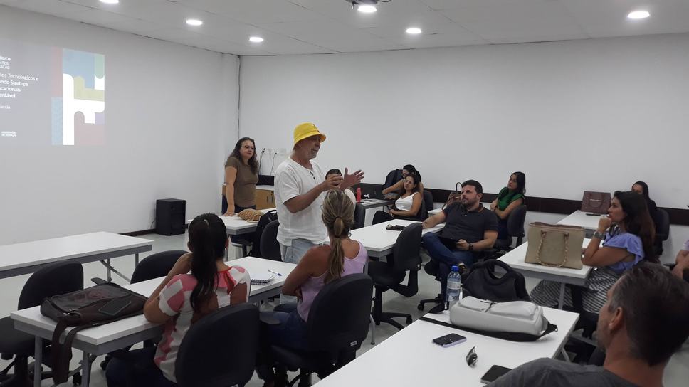 2023-01-11-a-uniao-pthi-reune-se-com-startups-03-secretario-rubens-freire-foto-renato-felix.jpg