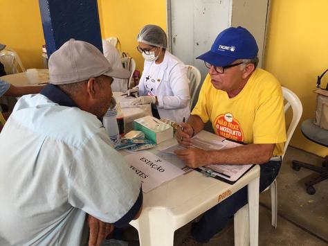 23_05_19-ses-e-prf-realizam-acao-de-saude-preventiva-com-caminhoneiros-em-mamanguape-3.jpg