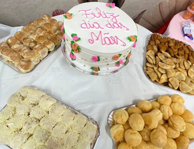 a-comemoracao-teve-lanche-coletivo-e-bolo-tematico.jpg