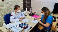 a-diretora-do-hospital-liliane-sena-e-a-representante-da-ong-eliana-pereira.jpeg