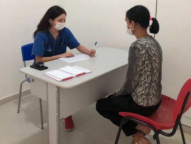 a-medica-isabela-dias-de-sousa-foi-a-primeira-profissional-a-atuar-no-novo-espaco-do-pronto-socorro-do-hospital.jpg