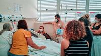 acordes-de-emocao-filha-toca-sanfona-para-o-pai-internado-em-cuidados-paliativos-no-hospital-metropolitano2-1.jpeg