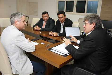 consul-da-espanha_gonzalo-founier_foto-francisaco-franca-2.jpg