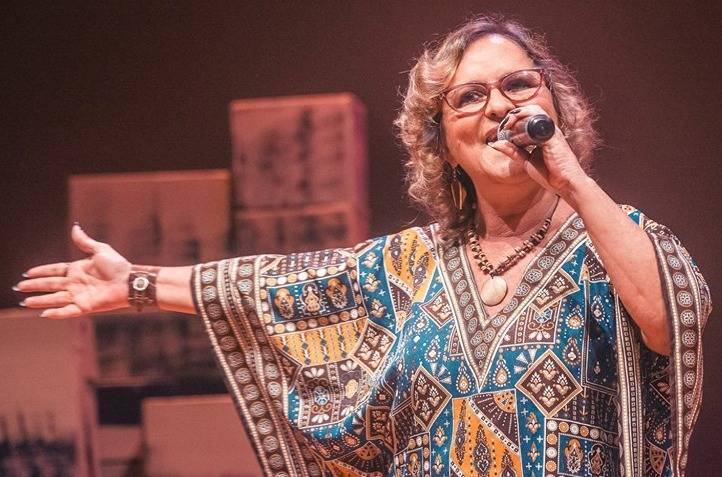 debora-vieira1.jpg