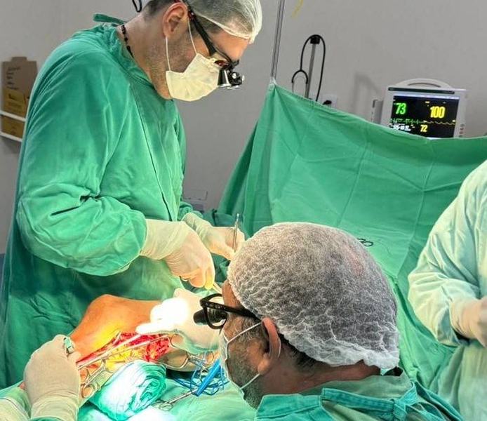 dois-cirurgioes-vasculares-atuaram-no-procedimento-realizado-no-hospital-de-patos.jpg
