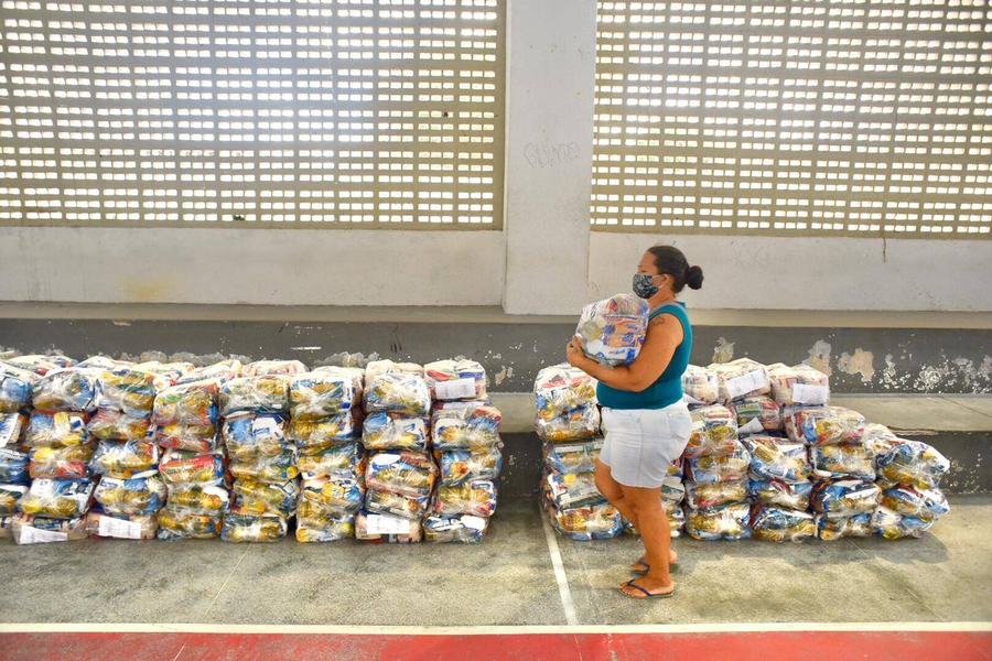 entrega-cestas-escolas3.jpg