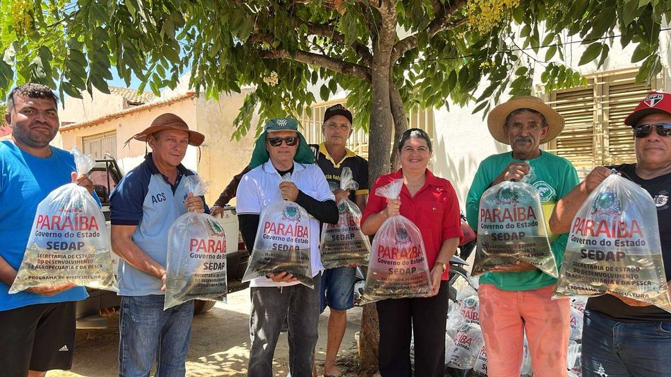 entrega-de-alevinos-em-belem-do-brejo-do-cruz.jpeg
