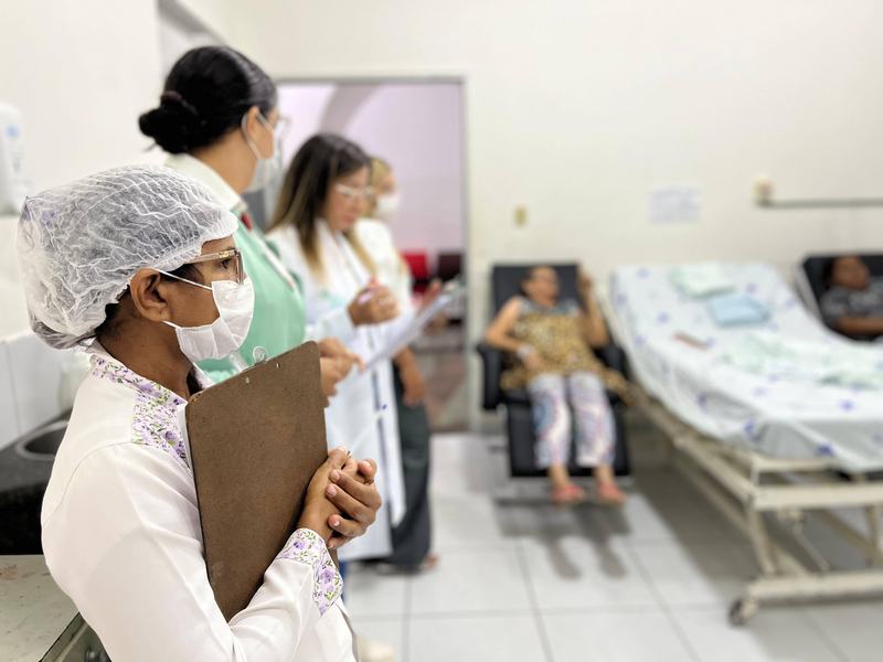 equipe-de-psicologia-do-hospital-de-patos-visitou-enfermarias-e-setores-da-unidade.jpg