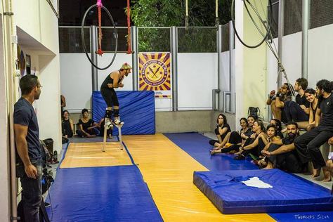escoladecircoadulto.jpg