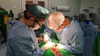esperanca-renovada_-diagnosticada-com-escoliose-idiopatica-do-adolescente-jovem-passa-por-cirurgia-de-correcao-da-deformidade-no-hospital-metropolitan3.jpg