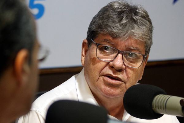 João Azevêdo anuncia pagamento este mês de adicional de inatividade para PM e Corpo de Bombeiros