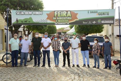 feira-inauguracao.jpg