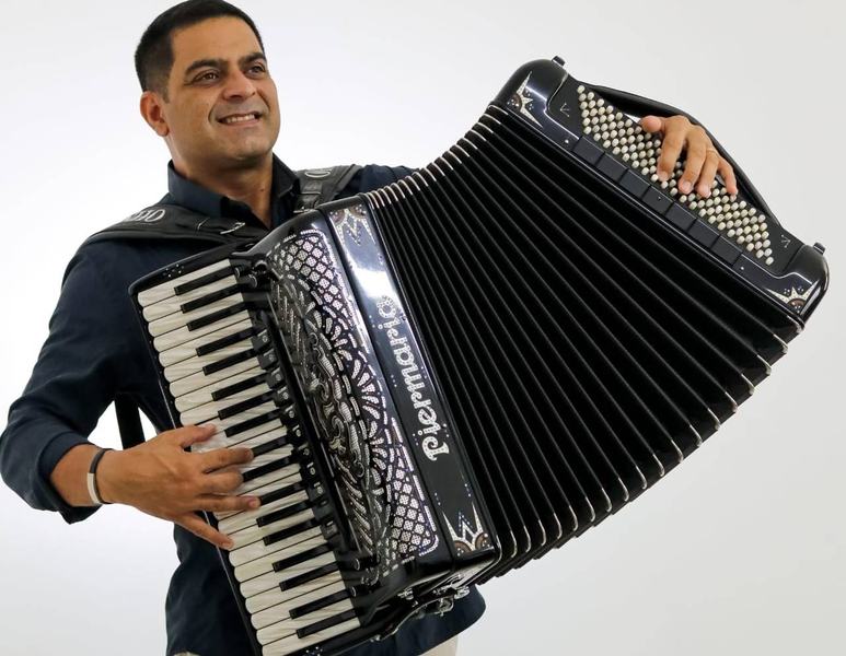 foto-1-messinho-e-banda.jpeg