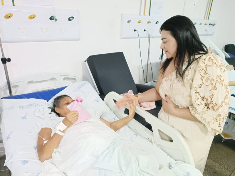 hospital-do-bem-encerra-outubro-rosa-com-distribuicao-de-lencos-para-pacientes.jpeg