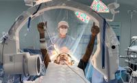 hospital-metropolitano-oferece-atendimento-a-pacientes-com-parkinson-e-realiza-cirurgias-2.jpeg