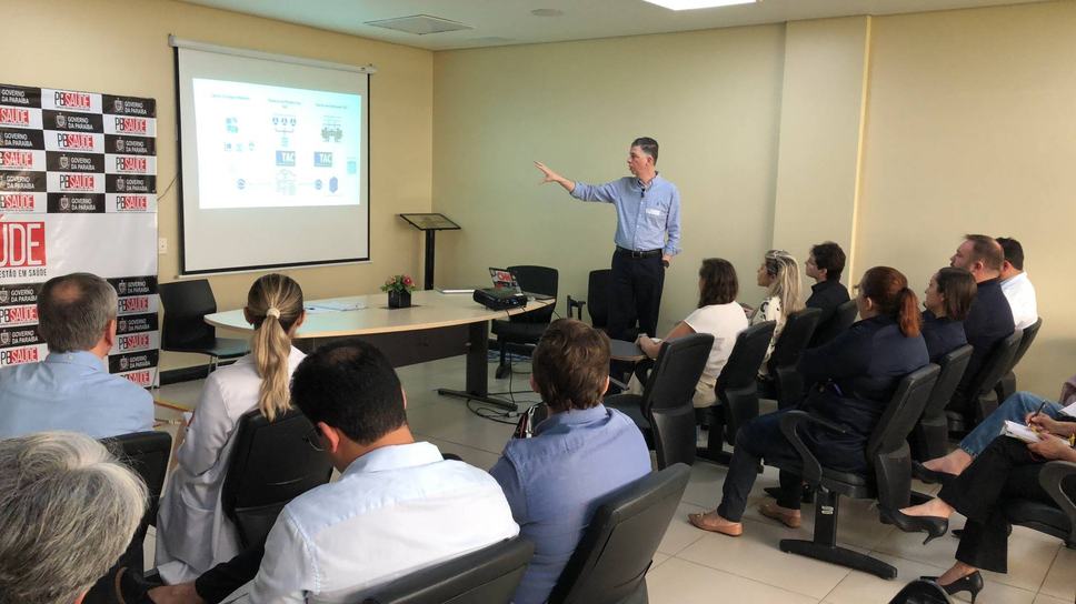 hospital-metropolitano-recebe-equipe-do-incor-para-treinamento-do-projeto-de-teleorientacao-de-ato-cirurgico1.jpg