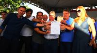 joao-assina-ordem-de-servico-em-lastro-foto-jose-marques-3.jpg