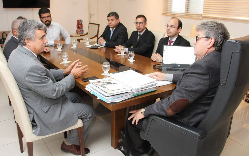 joao-audiencia-com-juiz-de-execucoes-penais-foto-francisco-franca-6.jpg