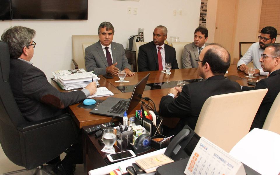joao-audiencia-com-juiz-de-execucoes-penais-foto-francisco-franca-7.jpg