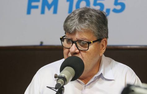 joao-azevedo-no-programa-facla-governador_foto-francisco-franca-2.jpg