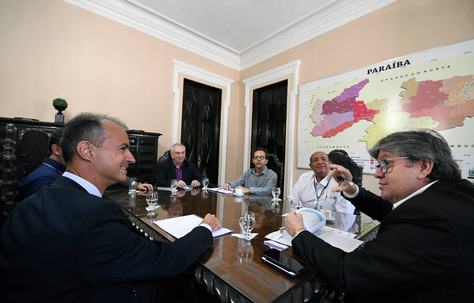 joao-reuniao-ibge-foto-jose-marques-1.jpg