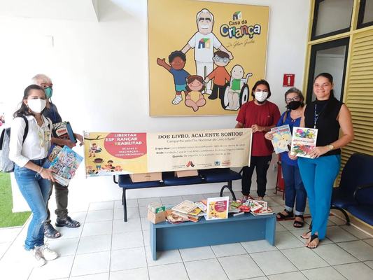 Fundação Casa de José Américo doa livros à Casa da Criança com Câncer