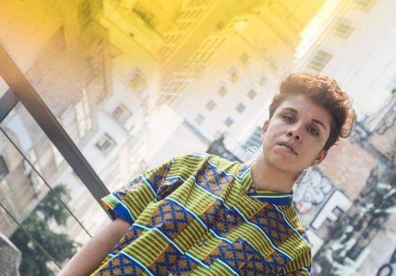 Programa Espaço Cultural entrevista cantora Luana Flores nesta quinta-feira