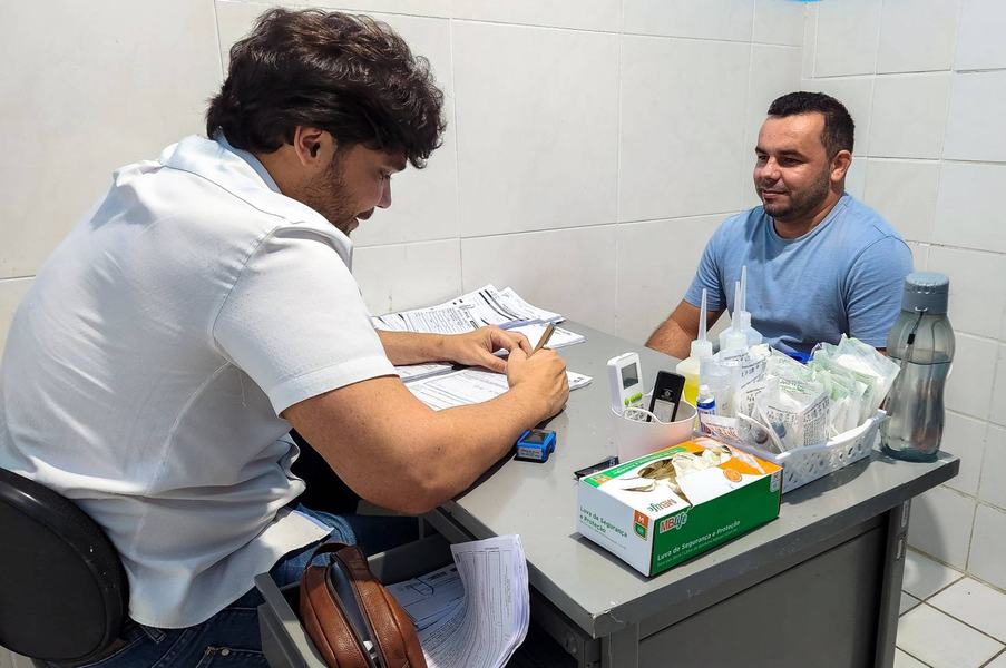 medico-eduardo-e-paciente-marcelo.jpg