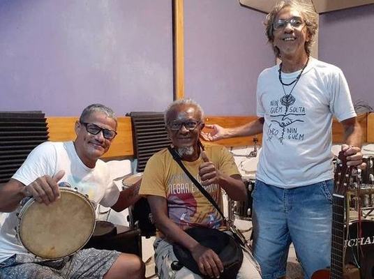 Programa Espaço Cultural tem entrevista com cantor e compositor Nélio Torres