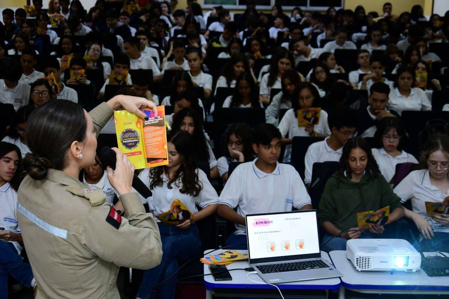no-evento-foram-distribuidos-panfletos-informativos-que-foram-usados-na-palestra-1.jpg