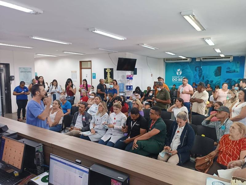 o-psicologo-adao-germano-fez-uma-palestra-na-recepcao-do-hospital-do-bem.jpg