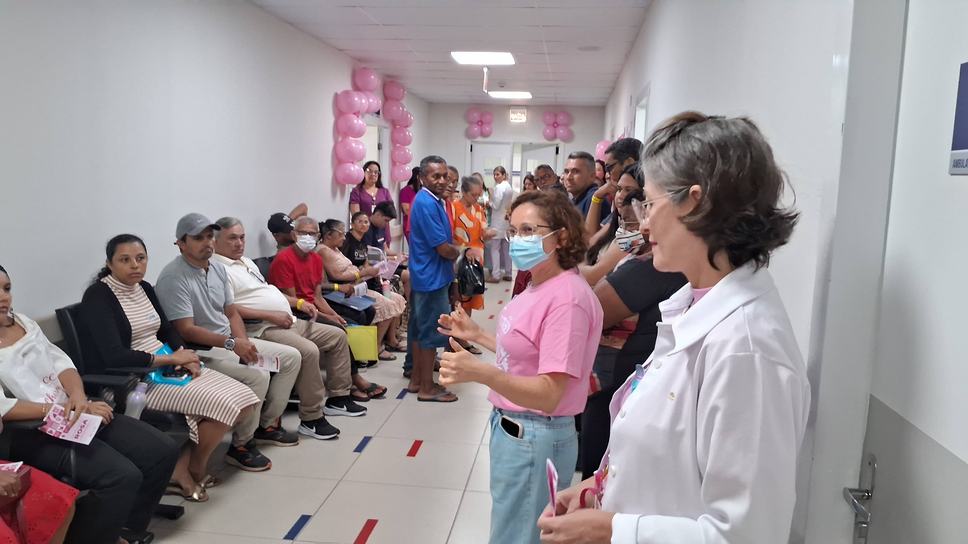 outubro-rosa-hospital-metropolitano-promove-acao-de-conscientizacao-sobre-prevencao-do-cancer-de-mama-3.jpg