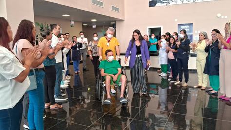 paciente-que-realizou-transplante-no-hospital-metropolitano-recebe-alta-hospitalar-3.jpg
