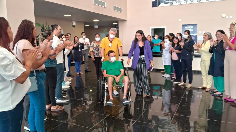 paciente-que-realizou-transplante-no-hospital-metropolitano-recebe-alta-hospitalar-3.jpg