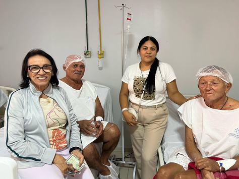 pacientes-aguardando-a-cirurgia-com-familiares.jpg