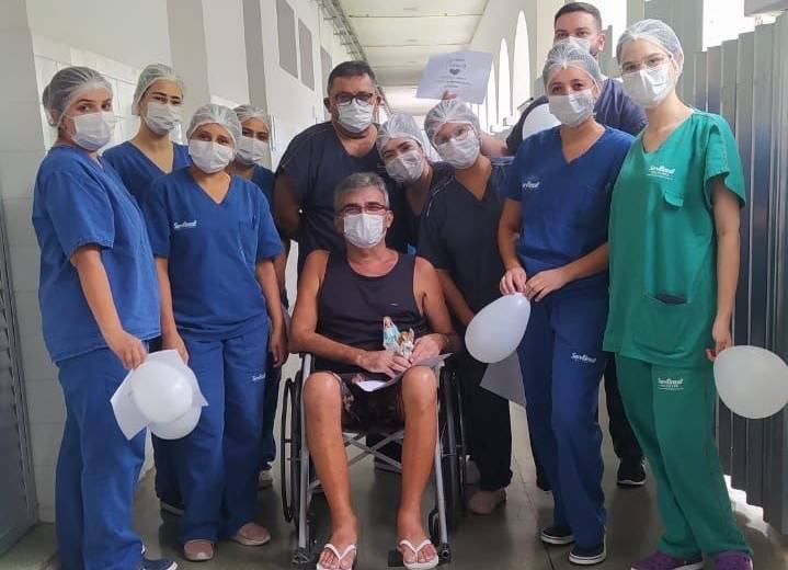 parte-da-equipe-do-hospital-que-cuido-de-levy-durante-os-29-dias-em-que-ele-permaneceu-internado.jpeg