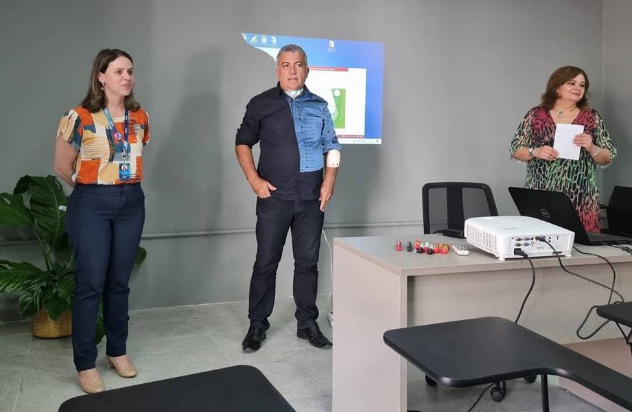 pos-graduacao-aesa-dir-joacy-no-centro.jpg