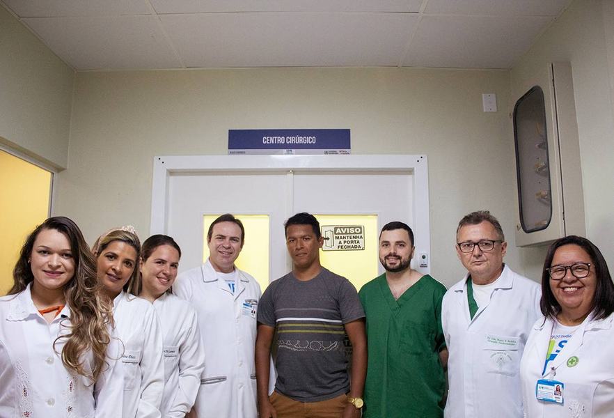 primeiro-paciente-cardiaco-cirurgiado-no-metropolitano-com-equipe-medica-2.jpg