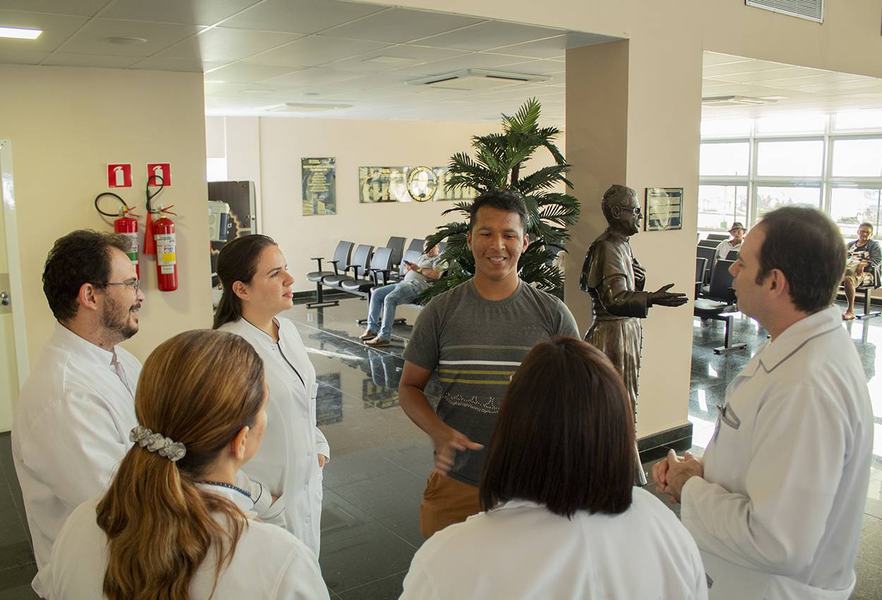 primeiro-paciente-cardiaco-cirurgiado-no-metropolitano-com-equipe-medica-3.jpg