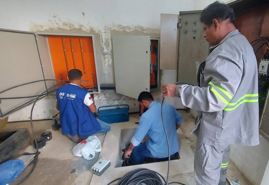 profissionais-da-engenharia-da-ses-trabalhando-na-atualizacao-da-rede-do-hospital-de-coremas.jpg