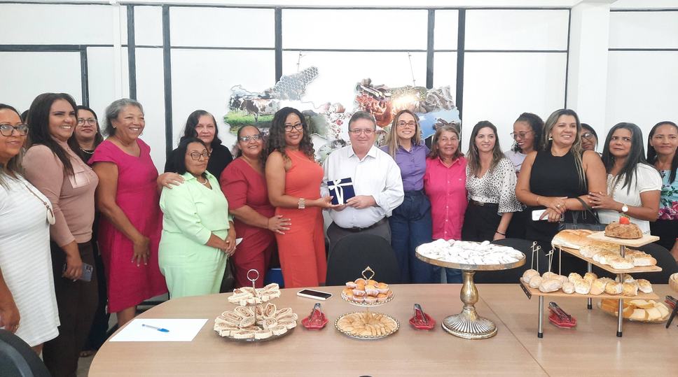 secretario-joaquim-hugo-coordenadora-do-antes-que-aconteca-camila-mariz-e-participantes-do-encontro-de-liderancas-femininas-na-sedap.jpg