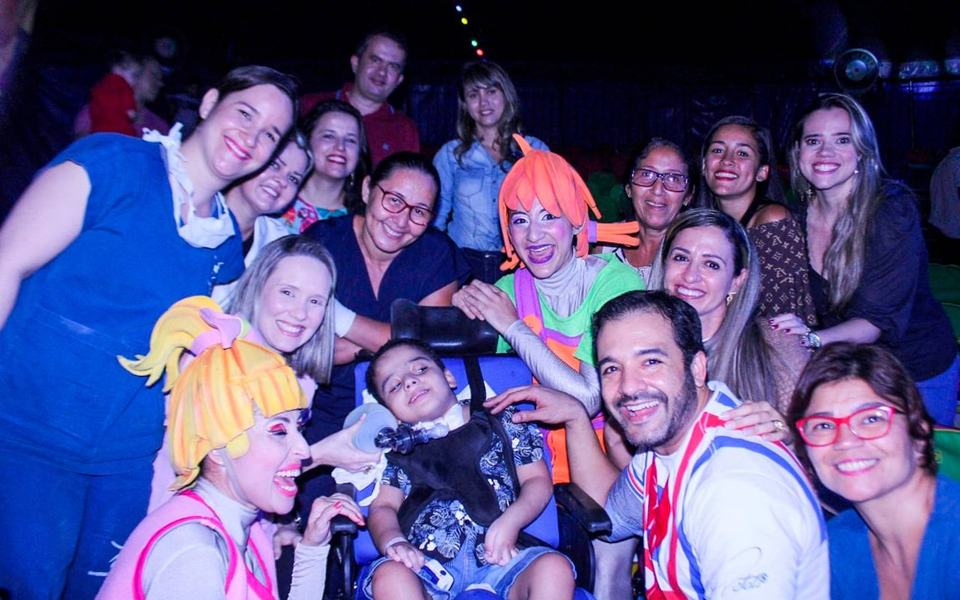 ses-equipe-hosp-de-trauma-leva-crianca-internada-em-uti-para-espetaculo-circense-3.jpg