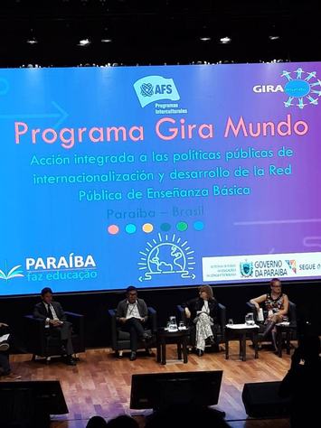 tulhio-serrano-no-simposio-de-educacao-global.jpeg