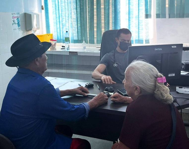 um-dos-atendimentos-ambulatoriais-realizados-no-hospital-de-coremas-durante-o-carnaval.jpg