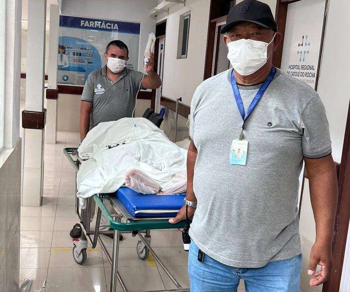 um-dos-pacientes-da-cirurgia-urologica-saindo-do-bloco-apos-procedimento.jpg