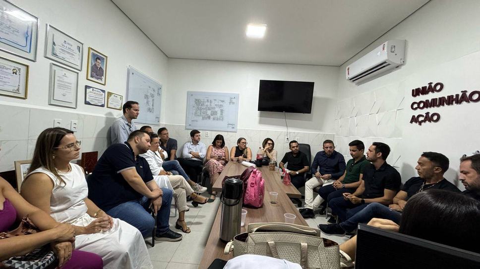 uma-reuniao-com-profissionais-da-ses-do-hospital-de-patos-e-do-hospital-day-definiu-os-ultimos-detalhes-do-convenio.jpg
