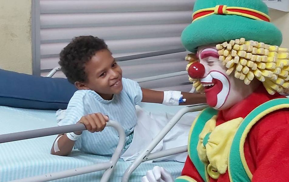 visita-dos-palhacos-patati-e-patata-no-hospital-de-traumade-joao-pessoa-1-a.jpg