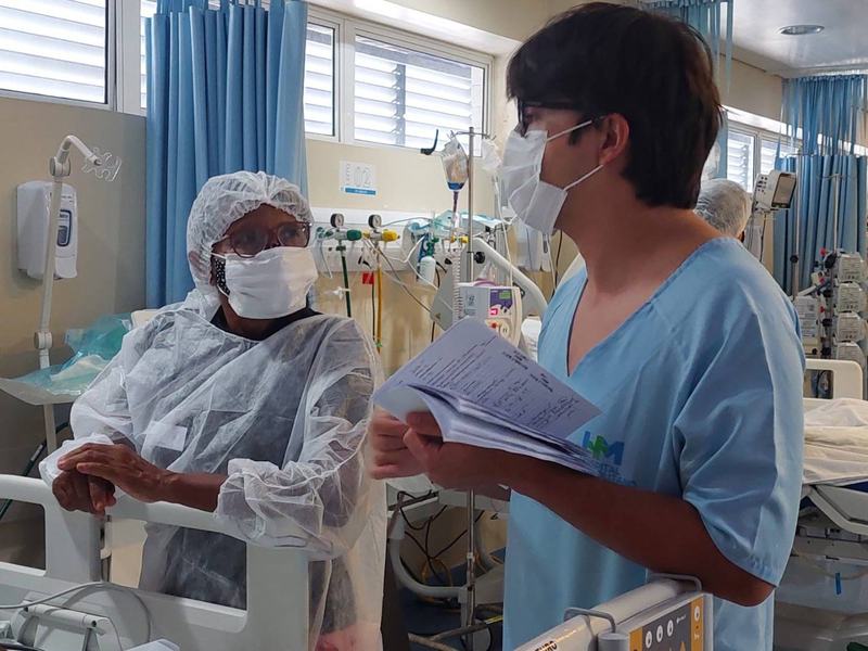 visitas-presenciais-no-hospital-metropolitano-aproximam-familiares-e-pacientes-internos_2.jpeg